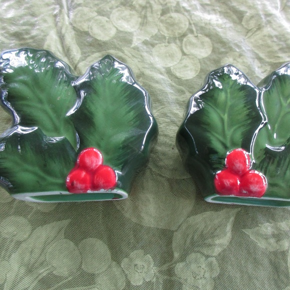 Holly Berry Leaf Christmas Holiday S & P Salt and Pepper Shakers - Picture 8 of 13